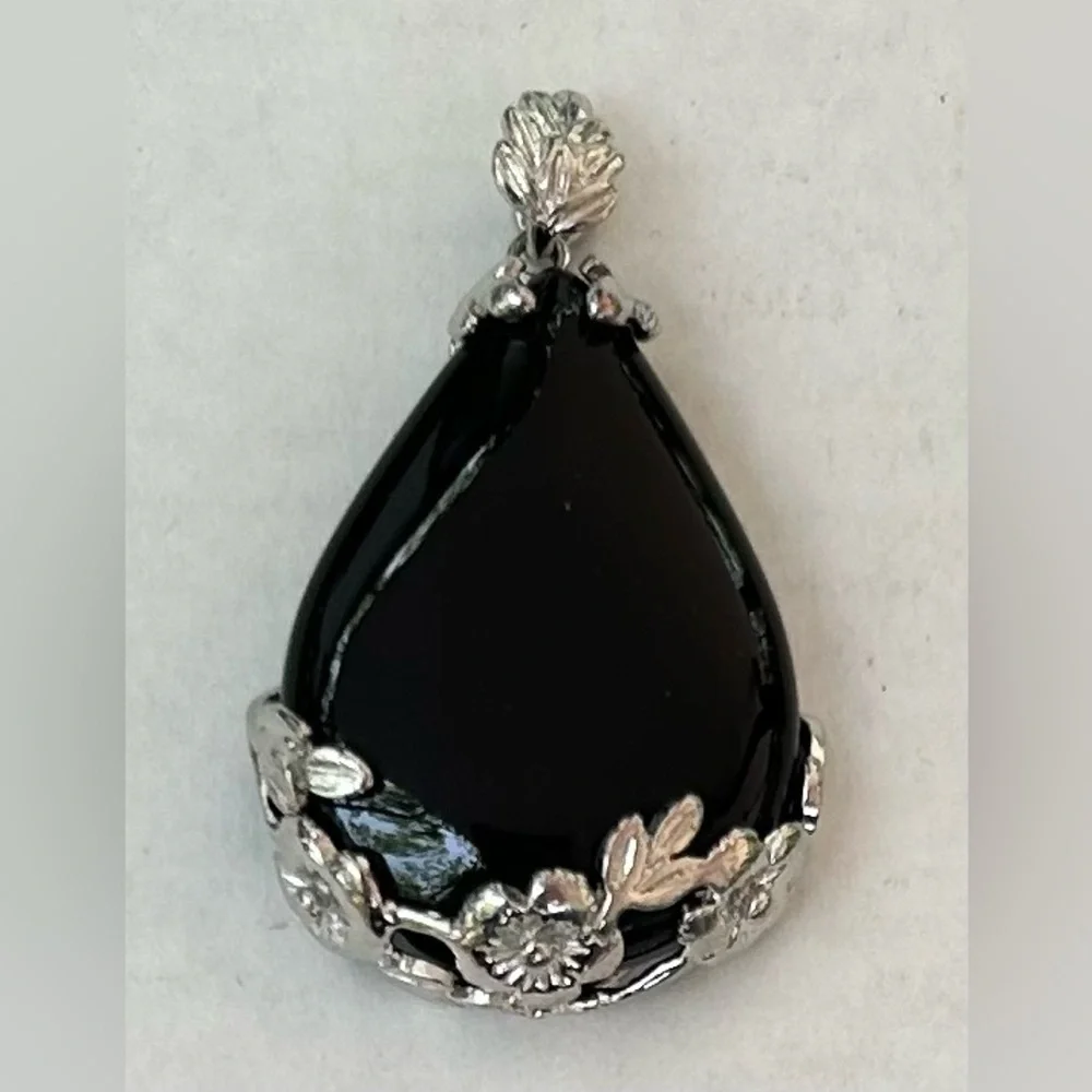 Vintage Black Teardrop Pendant Necklace with Silver Floral Accents